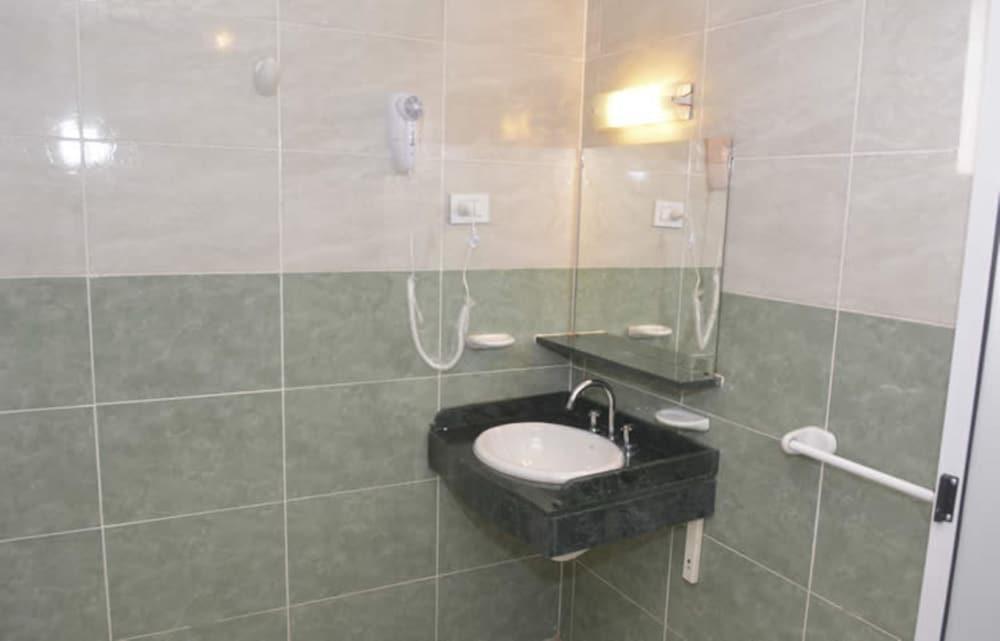 Altos Del Iguazu Hotel Пуерто Игуасу Екстериор снимка
