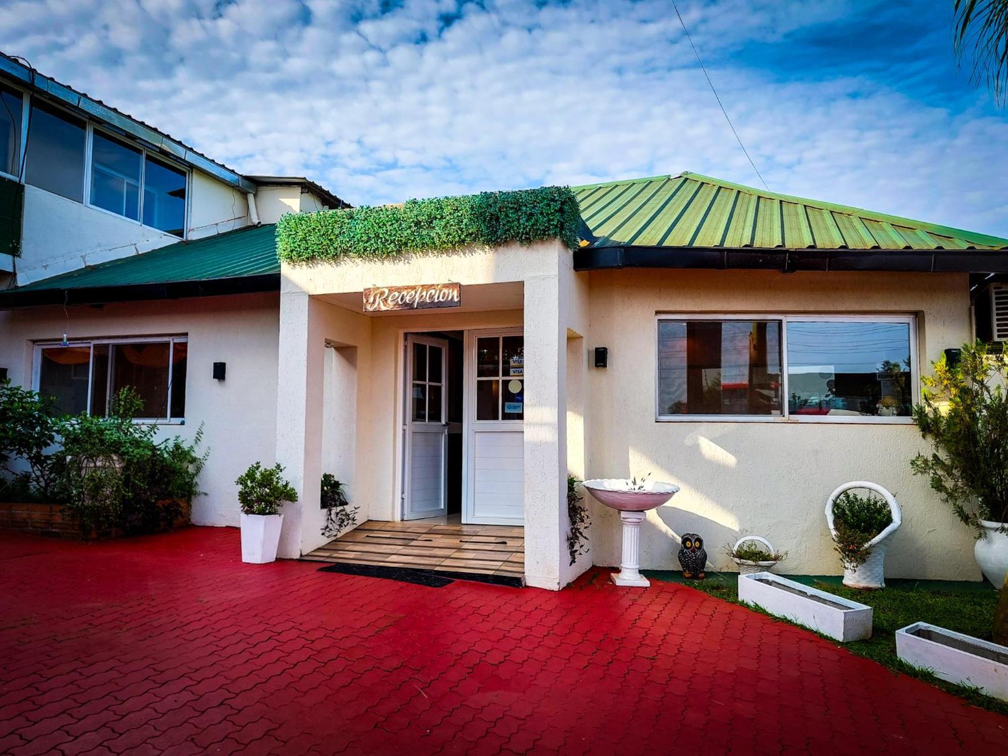 Altos Del Iguazu Hotel Пуерто Игуасу Екстериор снимка